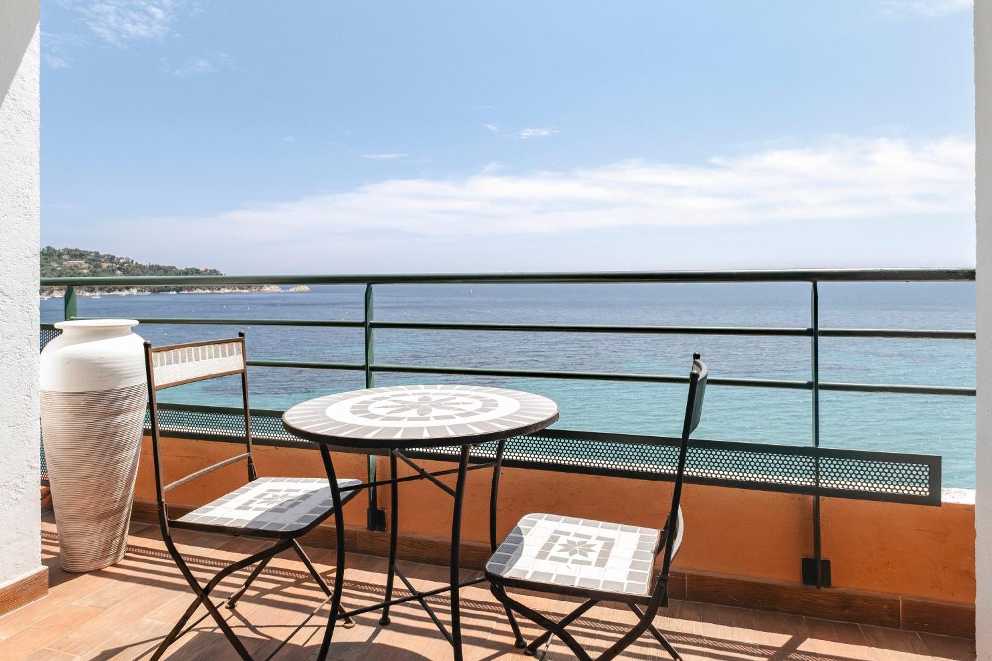Surplage Hotel Cavaliere Le Lavandou Exteriör bild