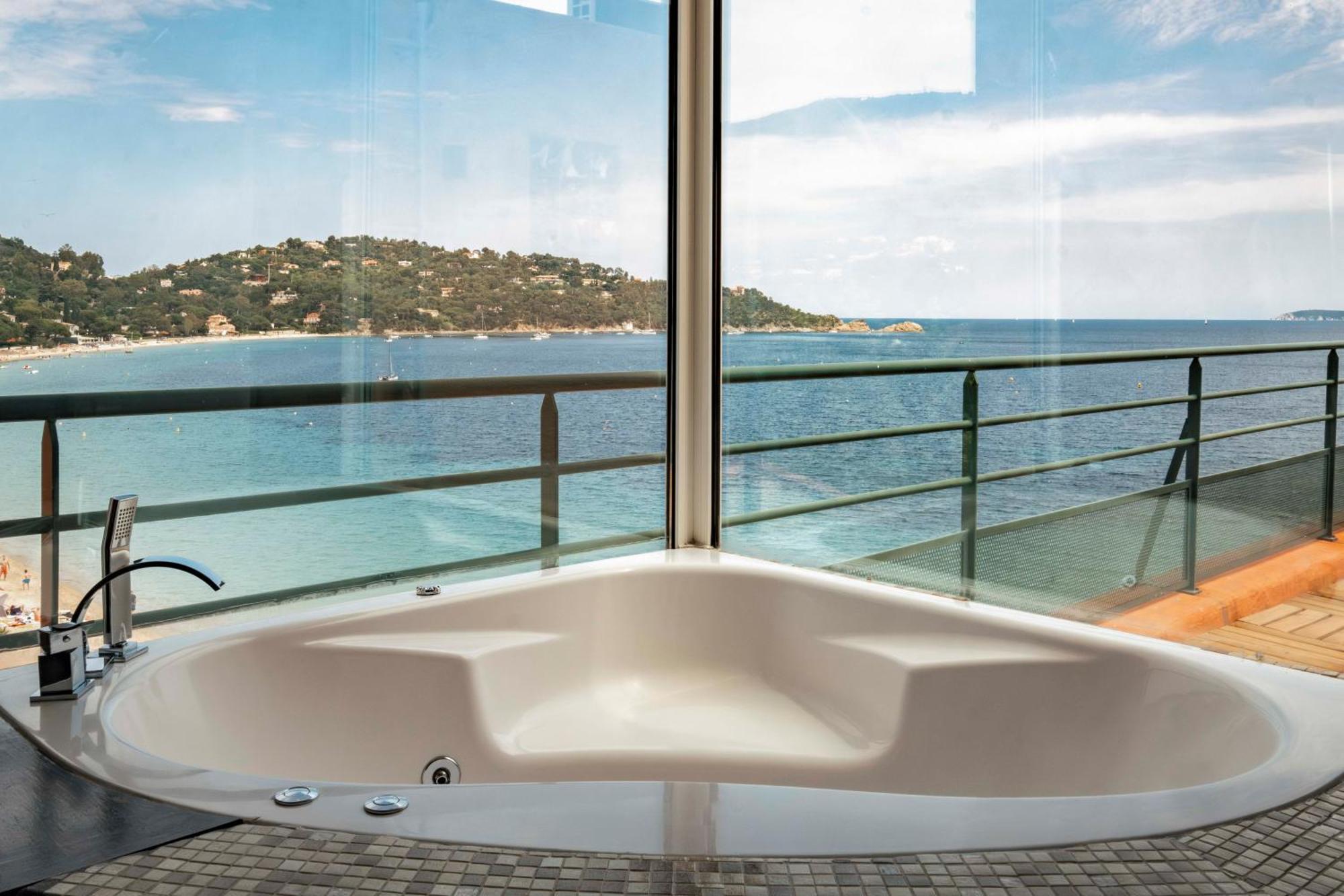Surplage Hotel Cavaliere Le Lavandou Exteriör bild