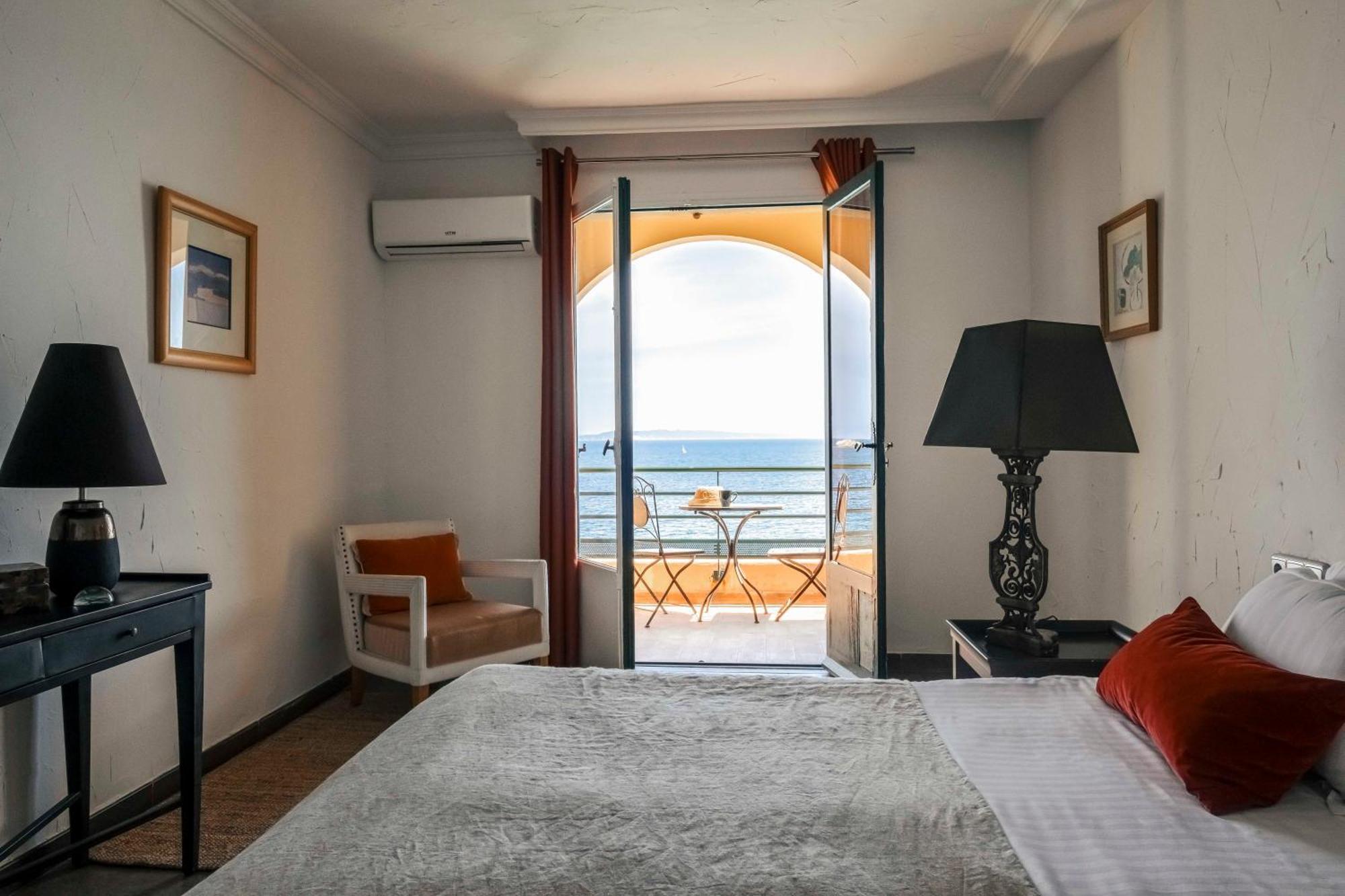 Surplage Hotel Cavaliere Le Lavandou Exteriör bild