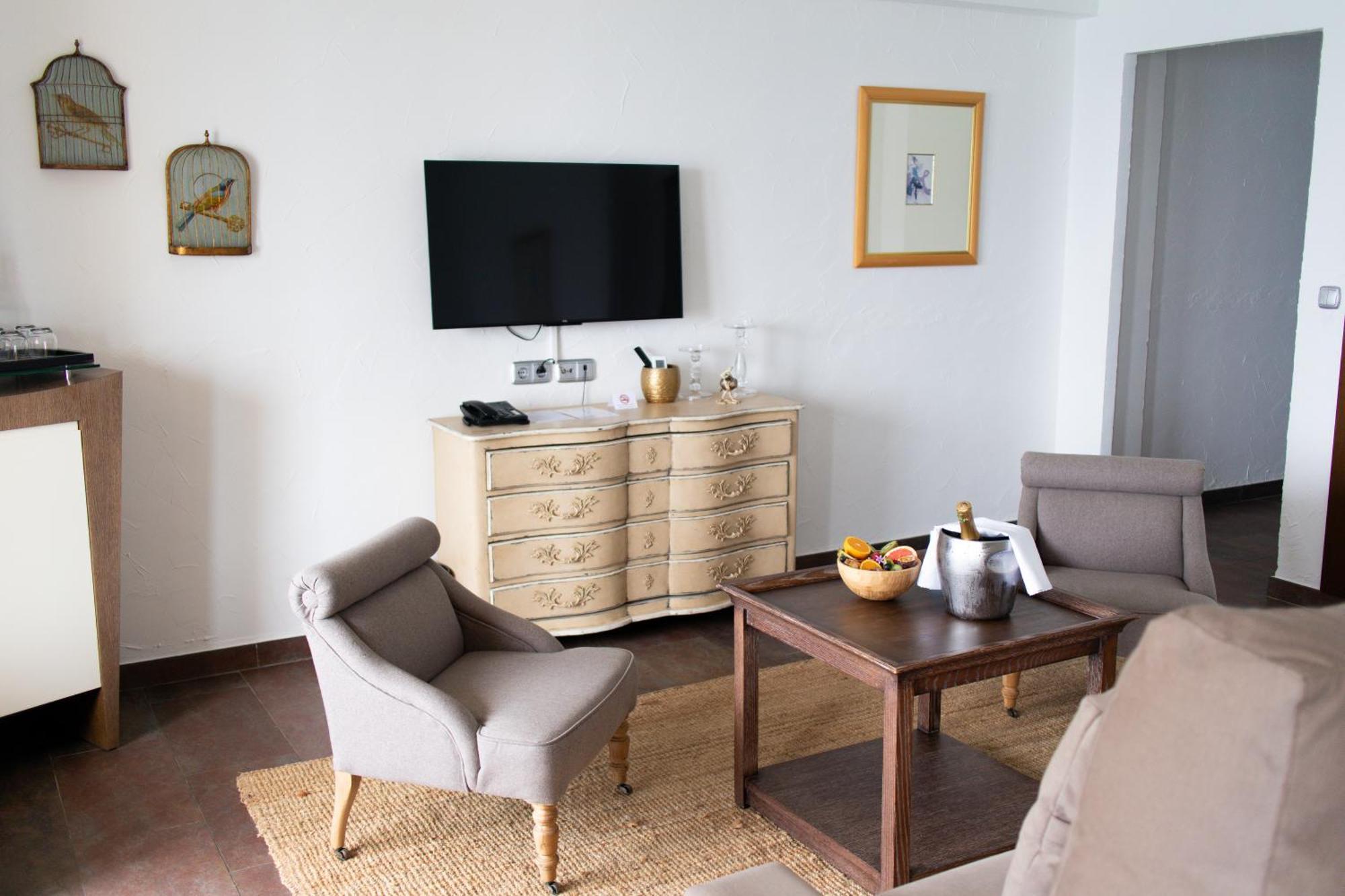Surplage Hotel Cavaliere Le Lavandou Exteriör bild